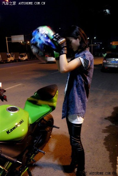 谁说机车只能男人玩,妹子与闺蜜滨江小跑,我是