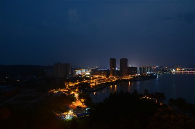 新手,新手,拍砖的请手下留情.江西赣州市于都县城夜景