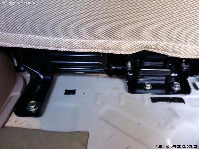 骐达isofix接口图片,日产骐达安全座椅接口 2011款新骐达1.6cvt智能版安装isofix座椅接口简单作业!