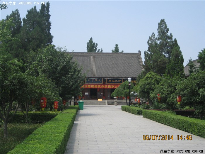 不知香积寺,数里入云峰