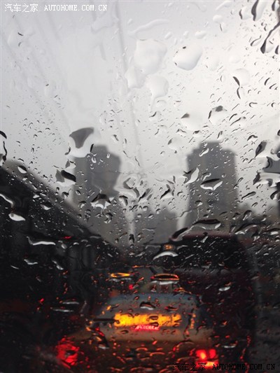 【小方】下雨天开车上班真爽啊!只可惜bra湿了!