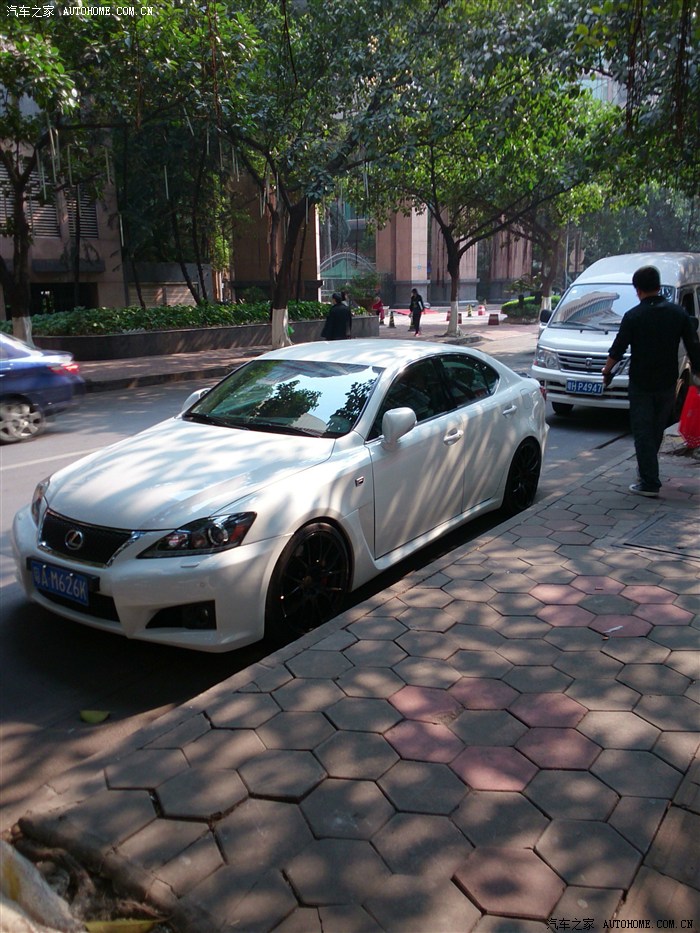 广州GLK300时尚型白外黑内提车!附补图和购车感想~