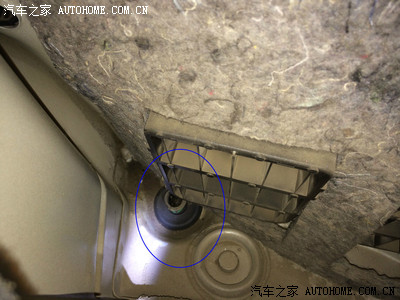 车内漏水是排水孔堵了