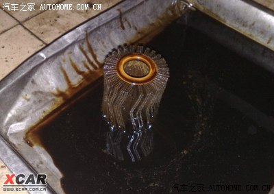 换机油发现机油格变形,什么原因?