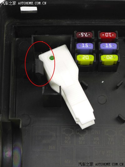 杀手出品,教你如何更换福克斯的保险丝