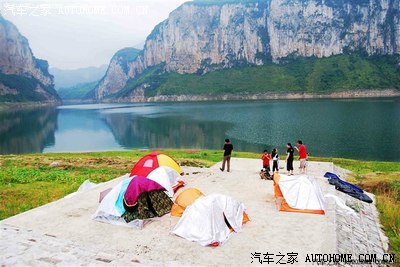求 鸭池河东风湖---化屋基村 这个湖的具体位置,谢谢