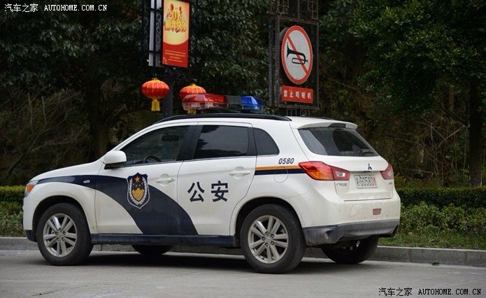 劲炫高清警车大图!