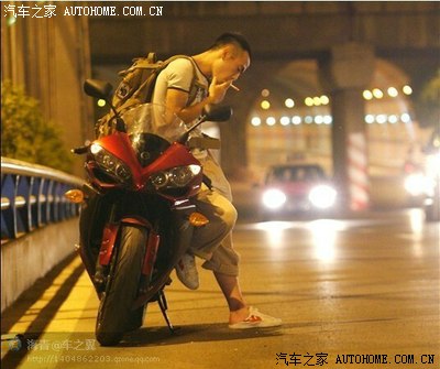 一包香烟……不是寂寞,而是追求激情!机车男孩的梦想!