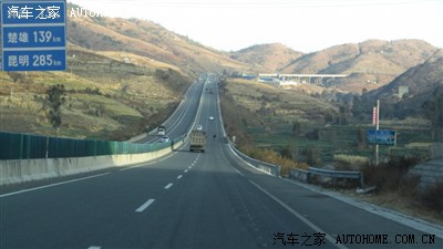 弥渡至祥云则是高速公路,但人车混杂,难以体现高速公的高速功能