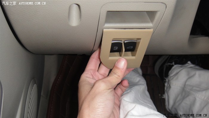 观2015款加油开关在哪-大众途观2016款油箱开