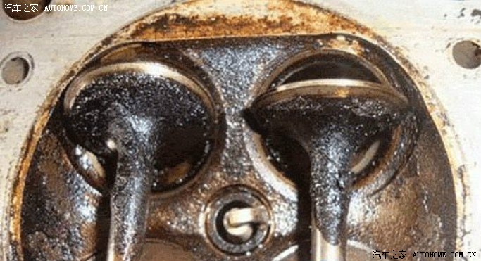 进气门严重积碳,罪魁祸首是长期怠速或速行驶,包括排气门积碳,一些