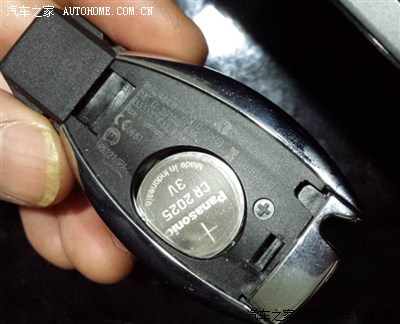 奔驰2011款C200时尚型钥匙更换电池及代用都