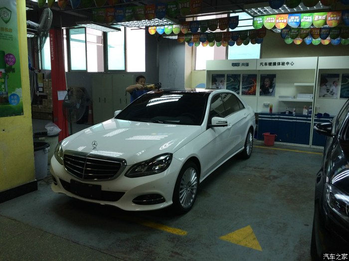 2015款奔驰e260l白色立标,e260l黑色运动时尚提车