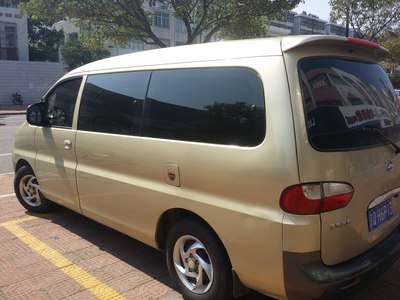 找了半天也不知道这辆瑞风金色到底是什么型号.江淮hfc6500a3c7f