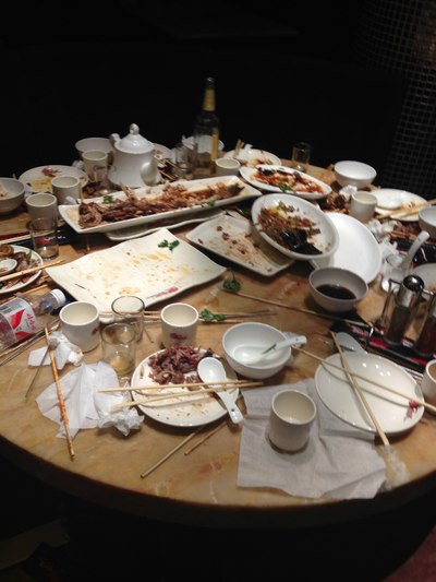 餐后杯盘狼藉···看出来真饿 结账单↓