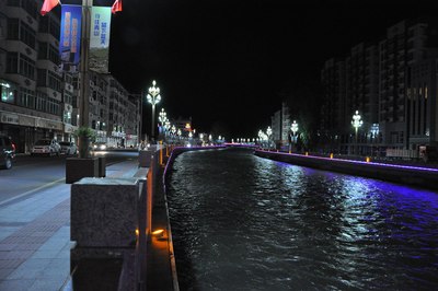 马尔康夜景.推荐马尔康的牛杂汤锅,好吃且不贵,早歺包子不错.