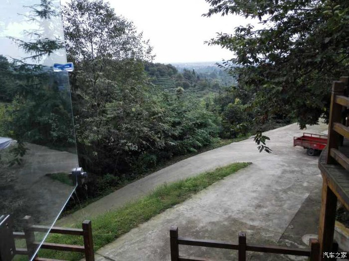 开着二胖青城山道茶山庄一日游