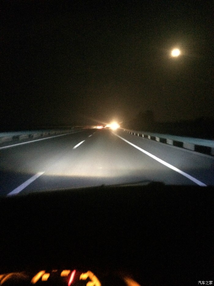 7号晚上乌奎高速,回乌鲁木齐经过.