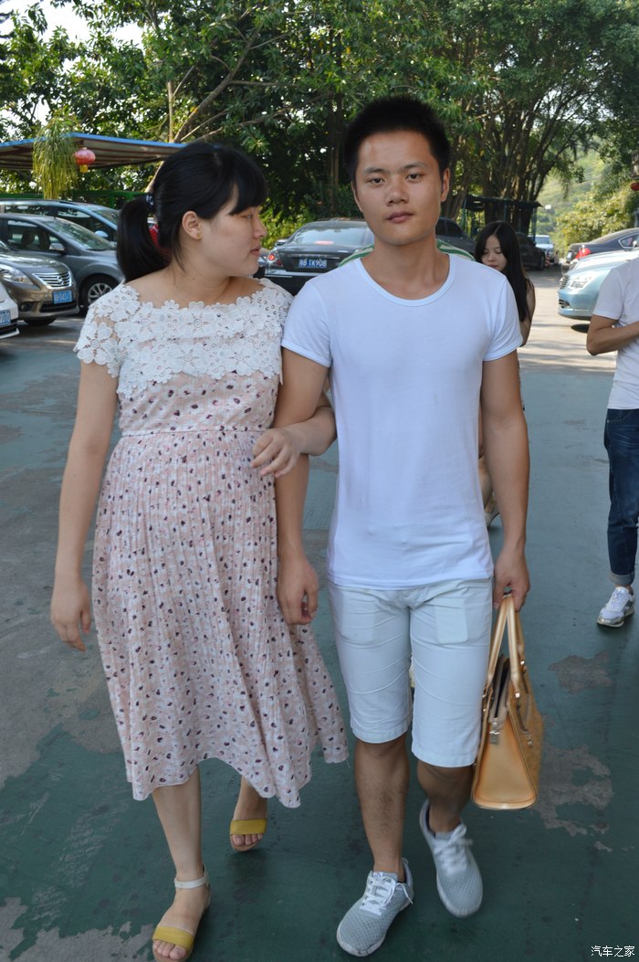 老公带老婆.老婆带着肚子里baby.也来了.