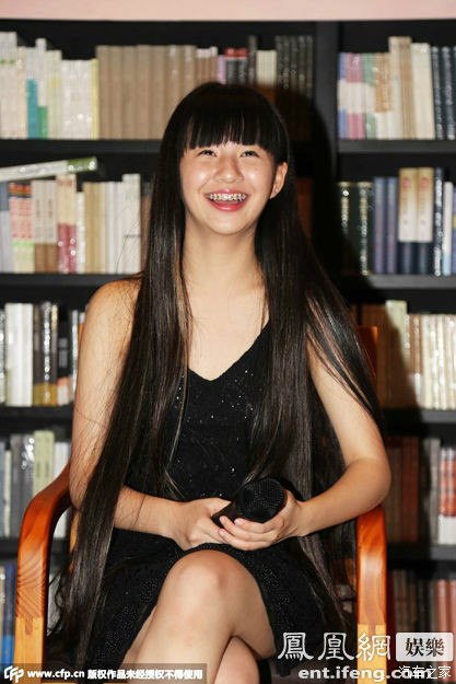 【组图】性感成熟的15岁的小彩旗 咦?你的膝盖是砸了捏?