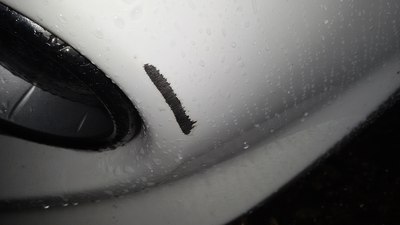 今天不小心车前灯被刮了,大家看看补漆需要多