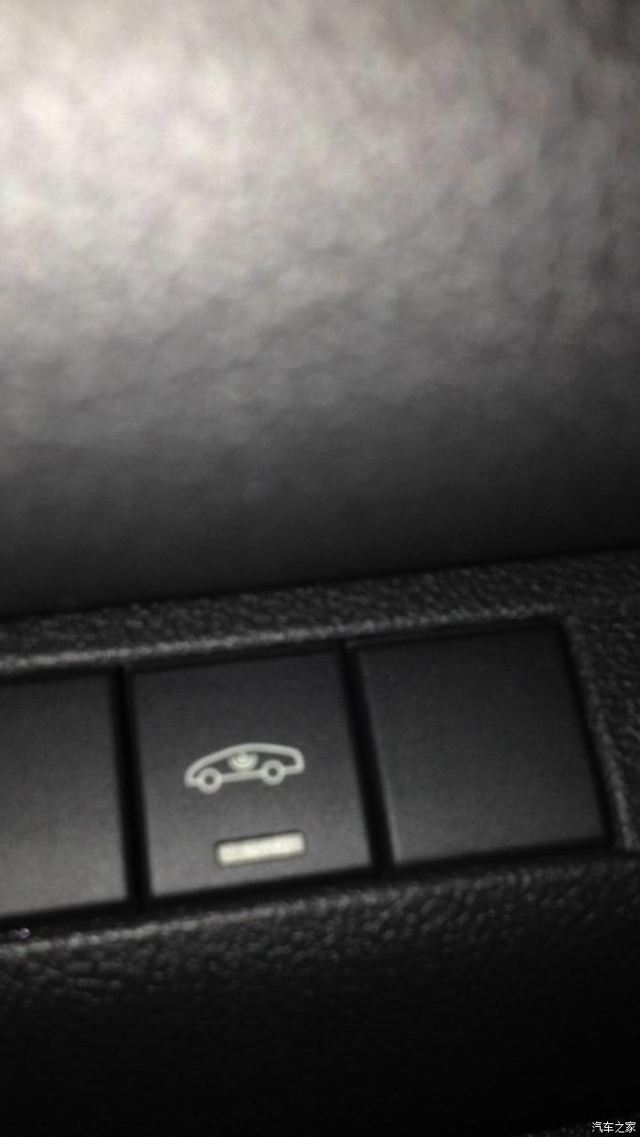 【图】大家车子用钥匙锁了后,车子里面有两个