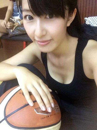 逆天了!"老罗"双11绑架女仆疯狂玩自拍