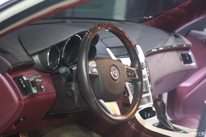 【图】凯迪拉克CTS内饰改装、升级胶牙避震器