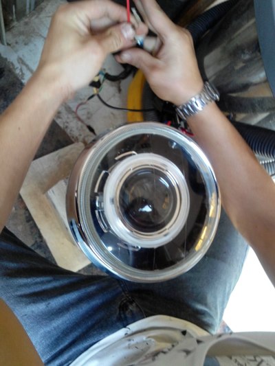 新款豪杰太子摩托车灯光升级改双光透镜、蓝天