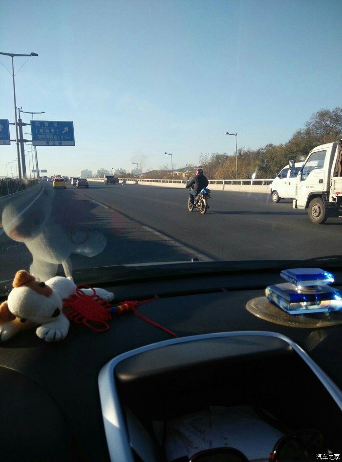 【图】今天早上快速路的牛逼人_天津论坛_汽