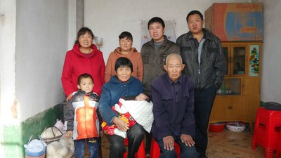 回高阳老家 <em>表姐</em>家<em>孩子</em>满月了。(农村气息浓厚