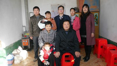 回高阳老家 <em>表姐</em>家<em>孩子</em>满月了。(农村气息浓厚