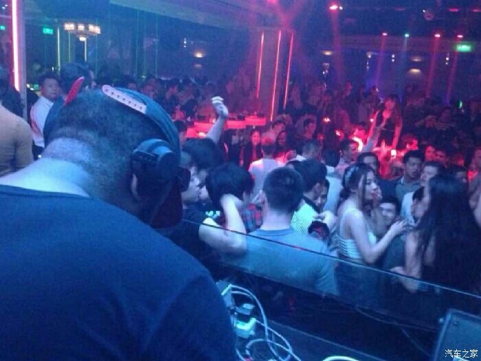 【图】代理工体夜店都是DJ打碟现场录制!_雷