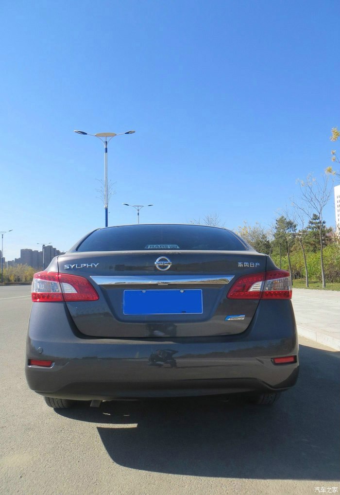 新轩逸2014款1.6xvcvt尊享版铂金灰提车 安装神游导航作业!