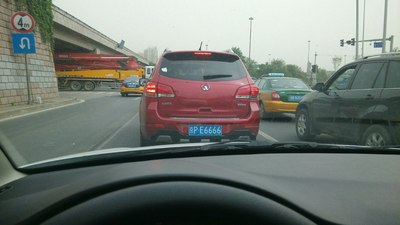 京P 88888这个车居然是。_北京