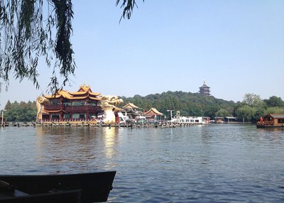杭州西湖游玩_西湖旅游作文,描写西湖的作文