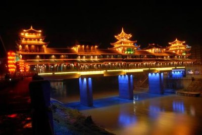 疏影横斜水清浅,暗香浮动月黄昏---记傍晚风雨桥边独思.