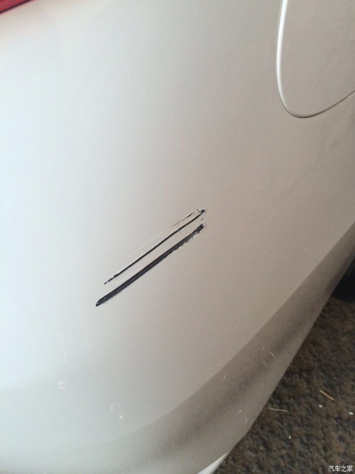 【图】倒车把车划伤了。杯具啊。