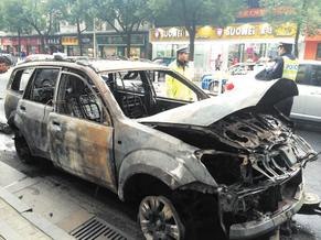 【图】长沙一越野车起火 车内<em>女子</em>全身起火头