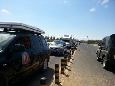 带上86岁老妈,穷游欧亚34国,吃住车上。_自驾