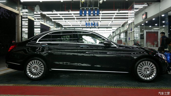207775 | 回复: 630 奔驰c级论坛 c200l黑色立标提车,装饰和使用作业