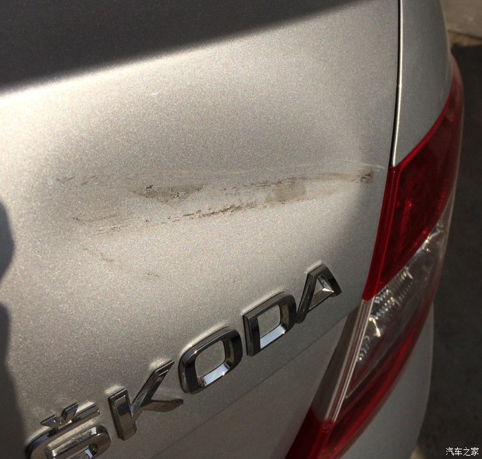 【图】今天够倒霉,停在停车场被撞了屁股_明锐