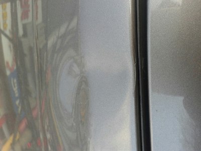 郁闷!车顶被楼顶掉下来的冰砸了个坑_明锐论坛