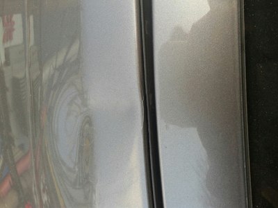 郁闷!车顶被楼顶掉下来的冰砸了个坑_明锐论坛