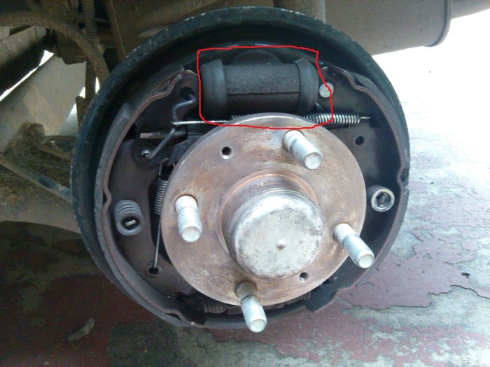 维修保养之换左后轮刹车分泵