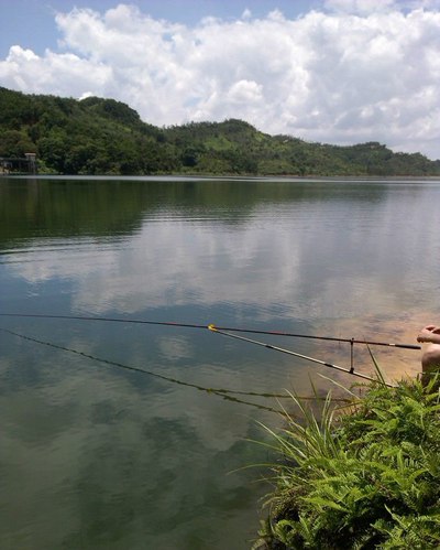 角洞水库越野一族 水库垂钓渔友情·水深而鱼肥