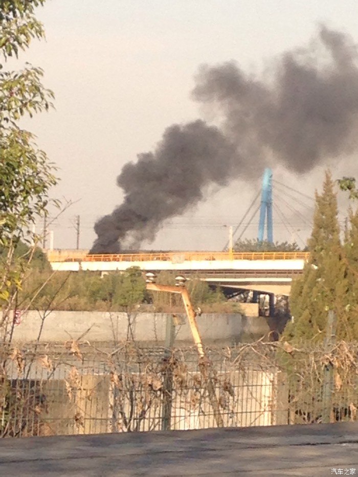 【图】南北高架呼兰路这烧起来了_上海论坛_