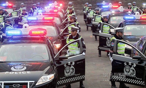 【图】今天看了张新蒙图 好像重庆的警车也该