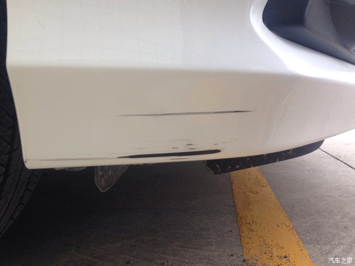 【图】各位前辈,请教下新车前保险杠擦伤的问