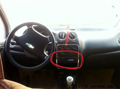 奇怪,12款乐驰中配没有usb mp3接口?不会是低配改的吧!